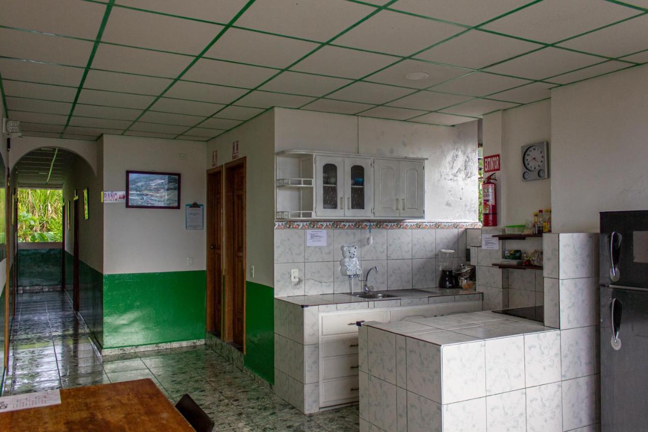 Hostal Limoncocha Tena Bagian luar foto